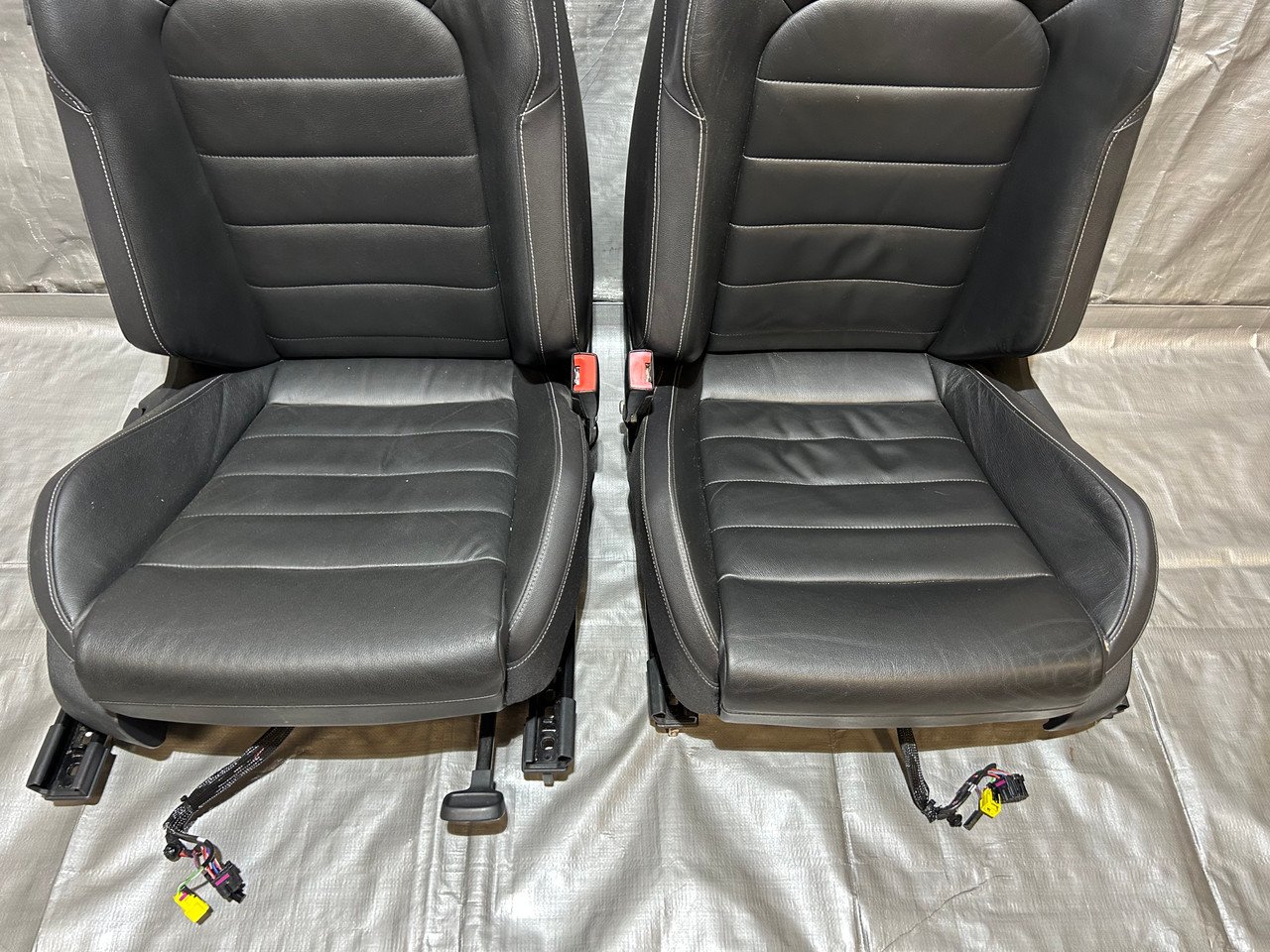 2015-2017 Volkswagen MK7 Golf R Black Leather Front Seats / Pair / M7R09 - Image 2