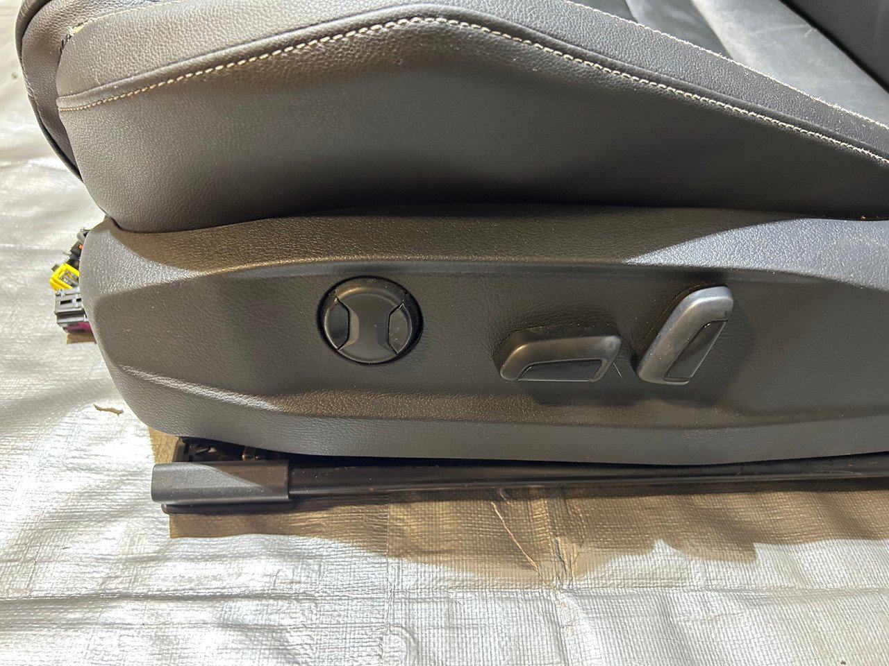 2015-2017 Volkswagen MK7 Golf R Black Leather Front Seats / Pair / M7R09 - Image 5