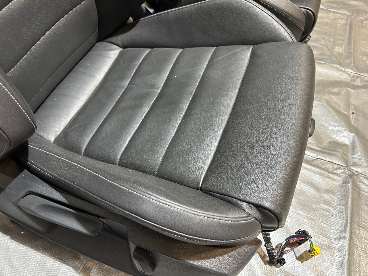2015-2017 Volkswagen MK7 Golf R Black Leather Front Seats / Pair / M7R09 - Image 15